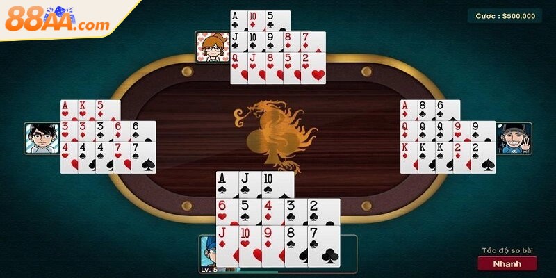 Trong cách chơi bài, mỗi người chơi được chia 13 lá từ bộ bài Tây 52 lá